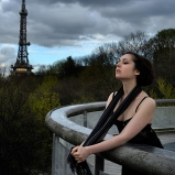 Madleen. Future comédienne. Passerelle des Quatre-Vents, Fourvière. Sur la route de la capitale, il y avait Lyon. Des amours, des emmerdes, des vocations, des tournants. Succès d’étape.
