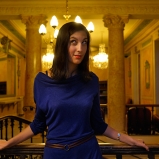 Marianne. Etudiante et ouvreuse. Théâtre des Célestins. Aller et venir comme chez soi dans un lieu si emblématique, si chargé... Sois gentil, tu m’allumes les corbeilles ?