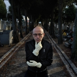 Jean. Ingénieur au repos. Cimetière de la Guillotière. Dernière pirouette tristement prémonitoire dans le voisinage des cendres de sa mère.
