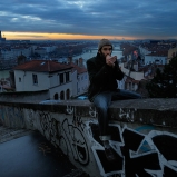 Yohann. Artiste. Une montée vers la Croix-Rousse, côté Rhône. Planque pour drôle d’oiseau, où se poser à l’heure où la ville reprend son bourdonnement laborieux, savourer d’y être sans en être...