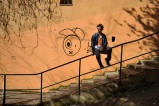 Antoine. Apprenti comédien. Montée vers le Gourguillon, Vieux Lyon. C’était hier, le chemin du lycée, tout ce qui va avec, les prémisses du théâtre en plus. C’était hier, gros de demain.