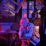 Claude. Lampiste, luminariste. Atelier à la Croix-Rousse. L’antre où se concoctent toutes sortes de folies à voir et à ouïr. Sortez sans frapper, laissez la lumière allumée !