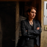 Fabienne. Experte d’art. Musée de l’imprimerie. Une place naturelle, là où même la poussière est précieuse.