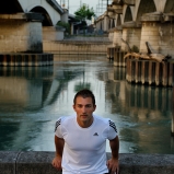 Juny. Coach sportif. Quai Saint-Clair, Caluire. S’entraîner en bas de chez soi, à la fraîche, quoi de plus simple...