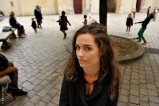 Aurelia. Elève comédienne. Parvis de l’abbaye d’Ainay. Le cercle où l’on revient tôt ou tard, là où n’ont pas fini de se jouer les mystères.