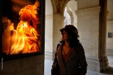 Luiza. Brésilienne. Palais Saint-Pierre. Plazza des Terrors, le froid refroidit les ardeurs, heureusement qu'à deux pas le patrimoine lumineux vous réchauffe le coeur.