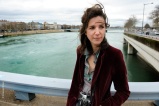 Marion. Photographe. Pont Wilson. C'est ici que le vent de l'océan arrive à remonter, ça vous fait respirer les gris, ça vous fait pétiller les cailloux.