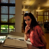 Aurore. Archiviste. Médiathèque du Bachut. Un rayon de livres où se poser, à se délecter d'épidermiques correspondances.