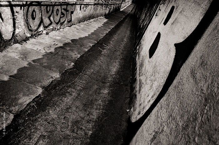 Attention à la marche,  ou L’esprit d’escalier