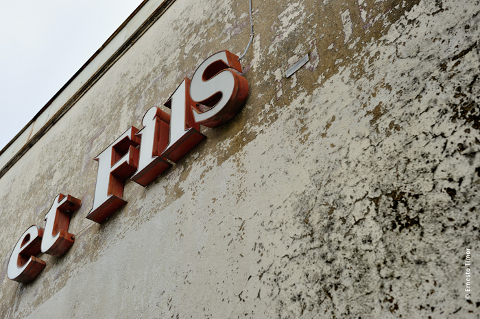 Allégorie du faux contact