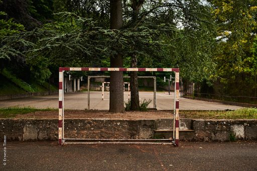 Photo © Ernesto Timor - cages sans filets