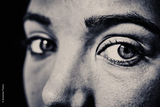 Photo © Ernesto Timor - Regard en coin