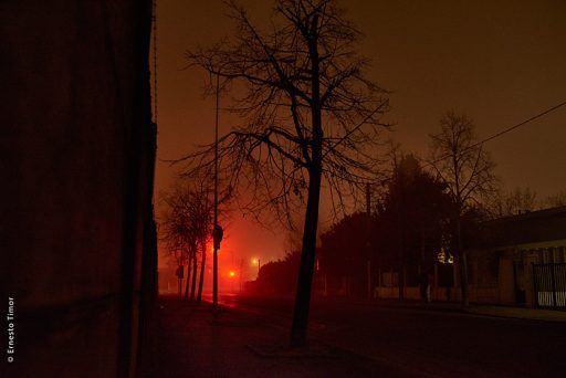 Photo © Ernesto Timor - Feu rouge