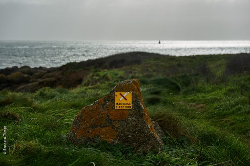 Photo © Ernesto Timor - Mauvaise direction